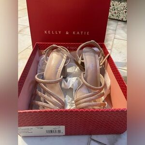 Kelly & Katie Cadene Women's Sandals, Style:KK-CADENE-HF, Size 7.5M,